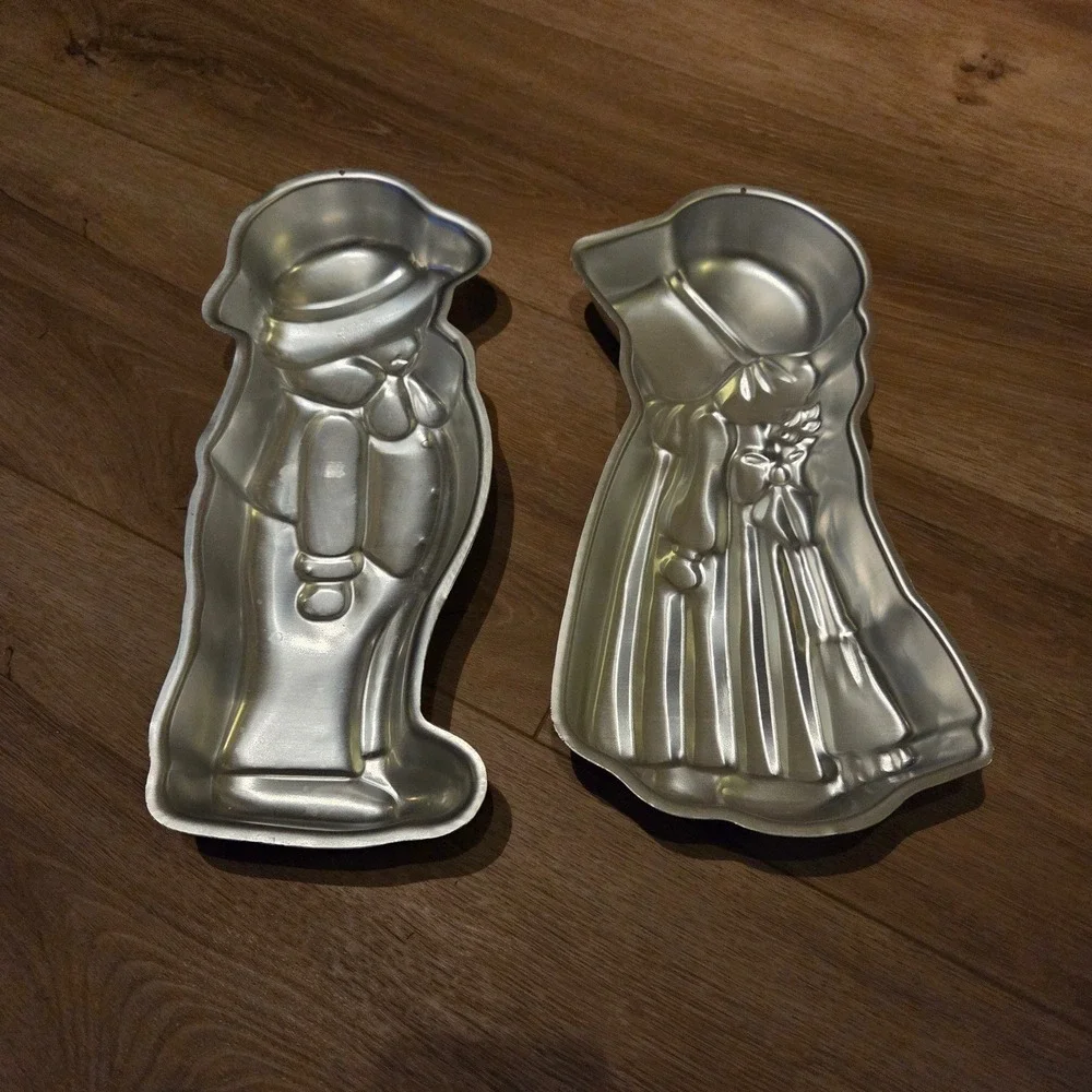 1976 Holly Hobbie  & Robby Wilton Enterprises‎ Cake Pan Set Couple Baking Mold